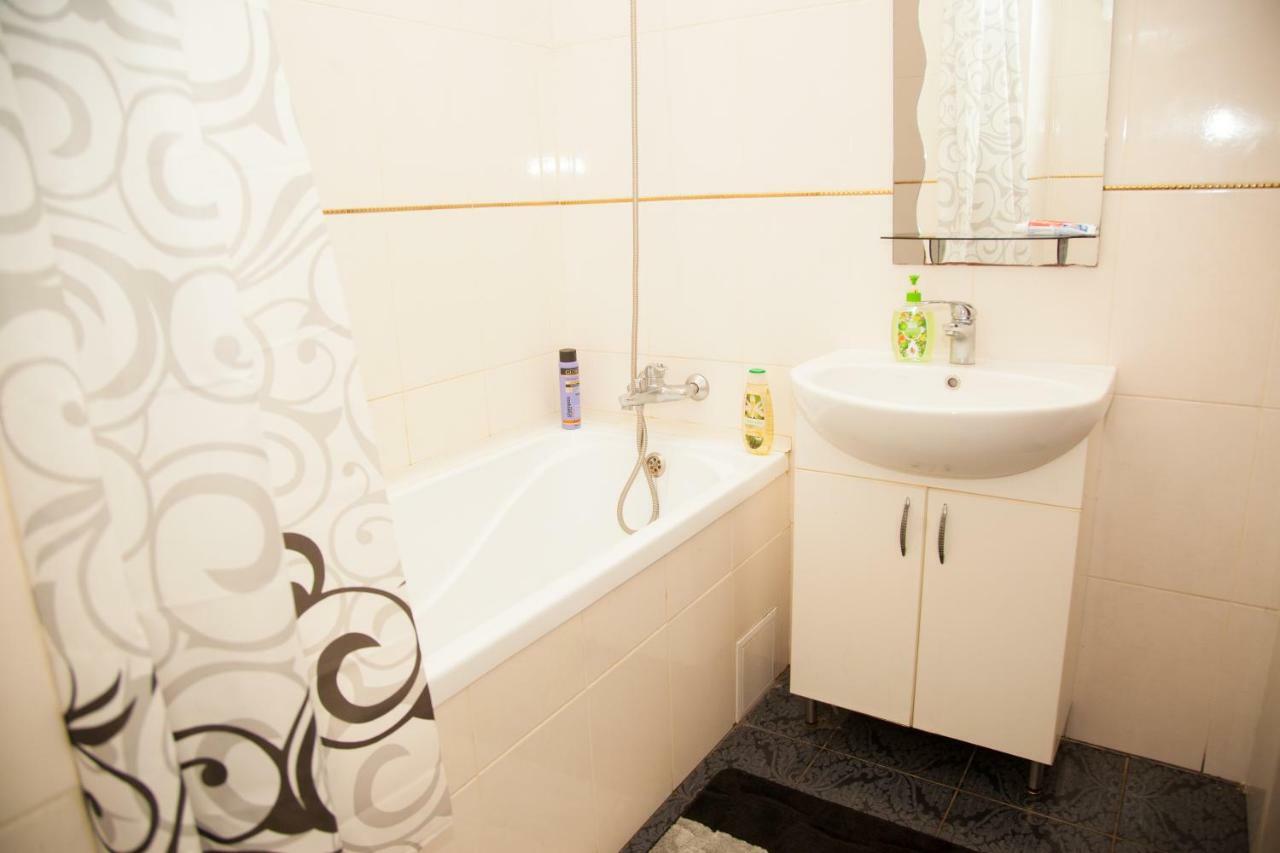 Semi-Luxury Apartment On Zhukovskogo Street 57 Zaporizhia Εξωτερικό φωτογραφία